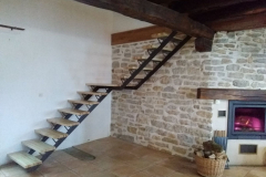 Escalier-avec-rack-a-bois-4
