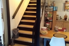 Escalier-contre-marches-acier-et-verriere-triangulaire-acier-verre-3