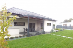 Pergola-metal-lames-bois-et-stores-lateraux-4