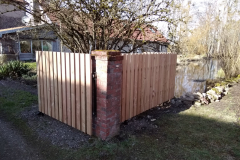 Portail-et-cloture-ossature-metal-et-lames-bois-1