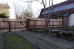 Portail-et-cloture-ossature-metal-et-lames-bois-6