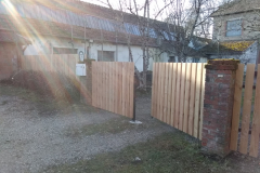 Portail-et-cloture-ossature-metal-et-lames-bois-7