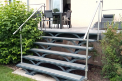 terrasse-a-escalier-double-metal-avec-rampe-inox-1