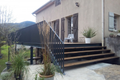 terrasse-metal-et-bois-avec-escalier-largeur-totale-2