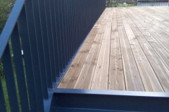 terrasse-metal-et-bois-avec-escalier-largeur-totale-3